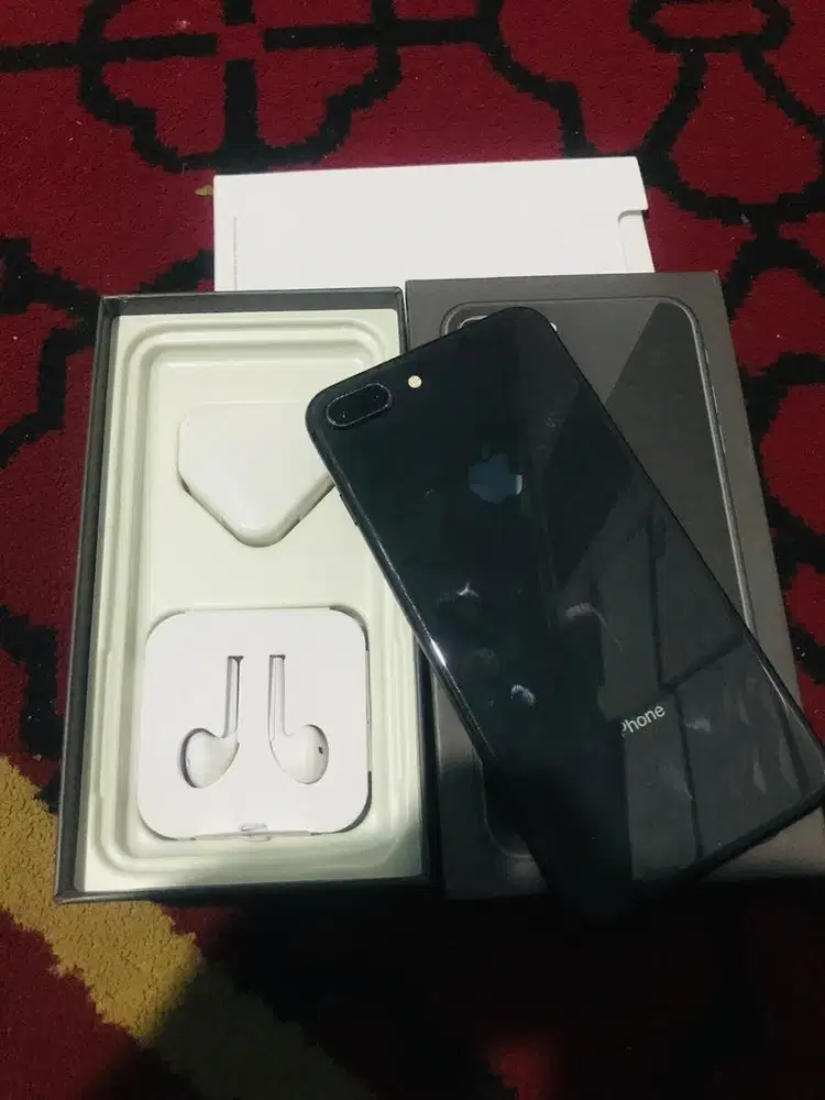 Iphone 8 plus 64gb fullset jaminan all operator
