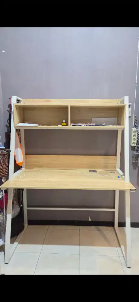 Meja belajar Informa