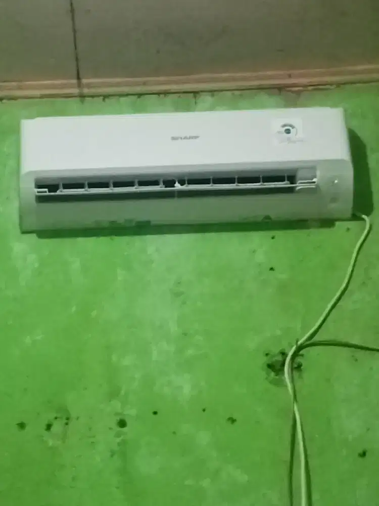 Di jual AC Sharp 1/2 pk normal dingin pipa 3meter