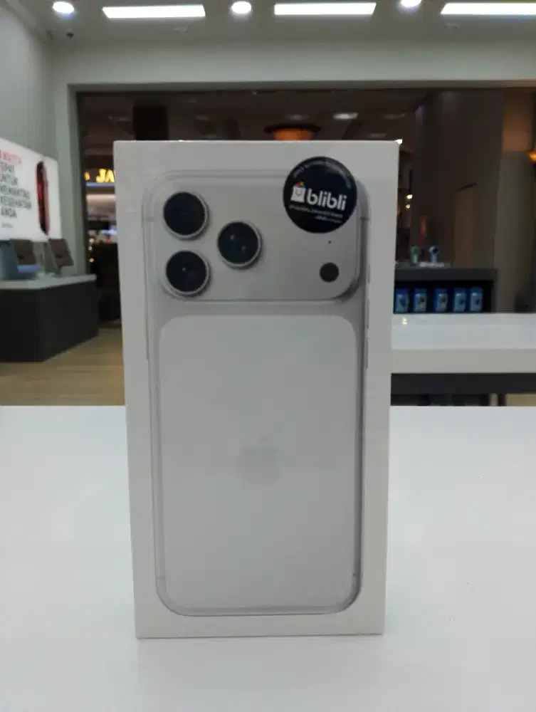 iPhone 17 Pro Max Silver