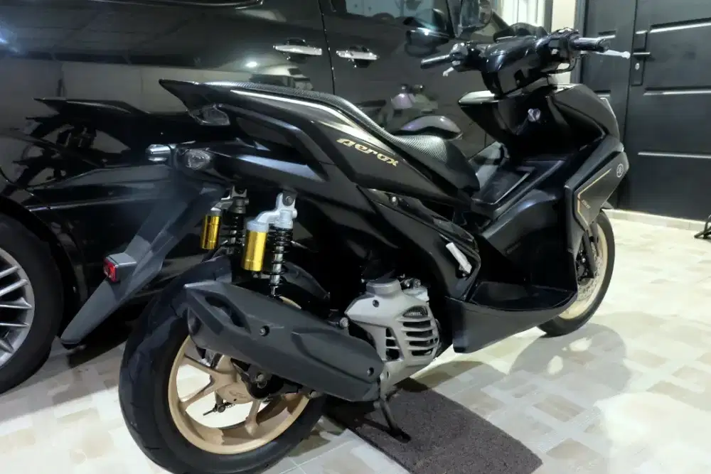 Aerox Keyless ABS lengkap sampai faktur, buku manual, bukubservice dll