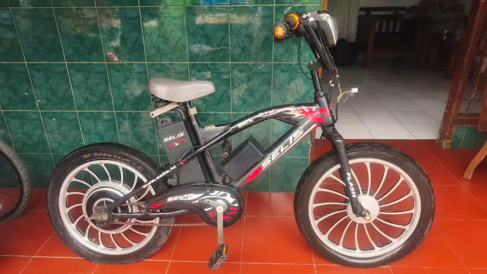 Sepeda listrik BMX selis
