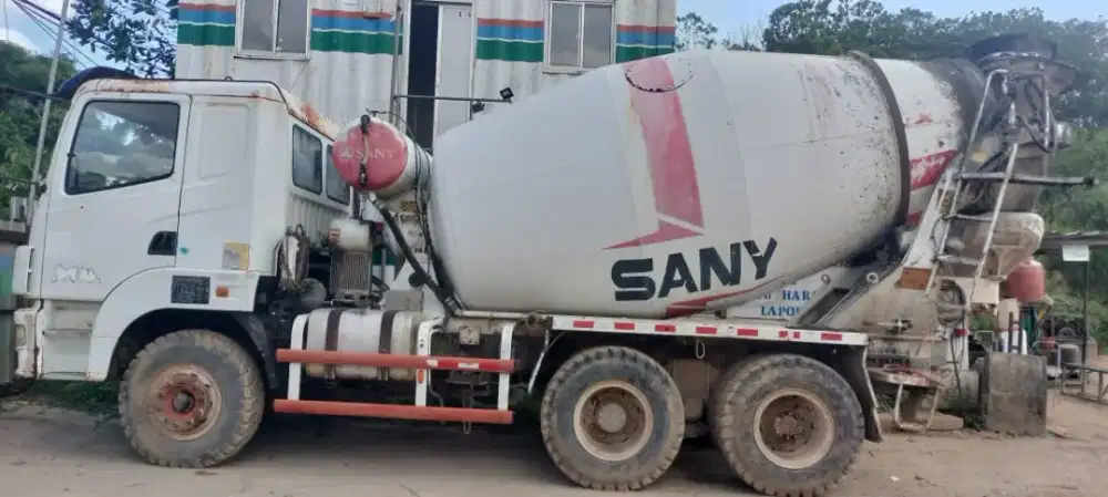 Truck mixer Sany tahun 2012
