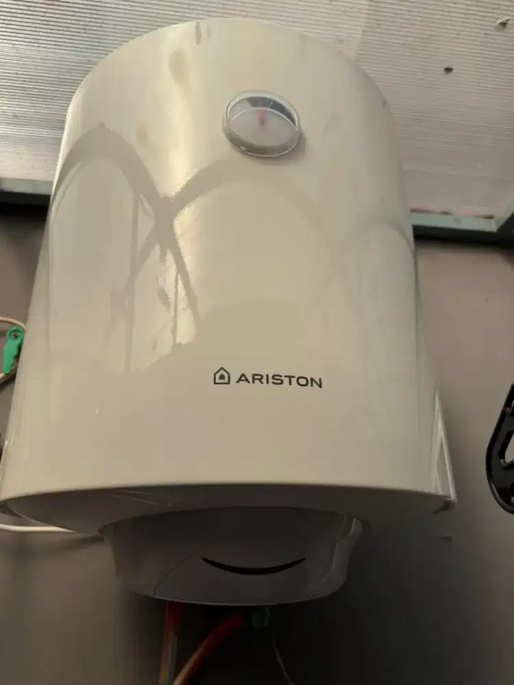 Water heater like new . Ex 2 bulan