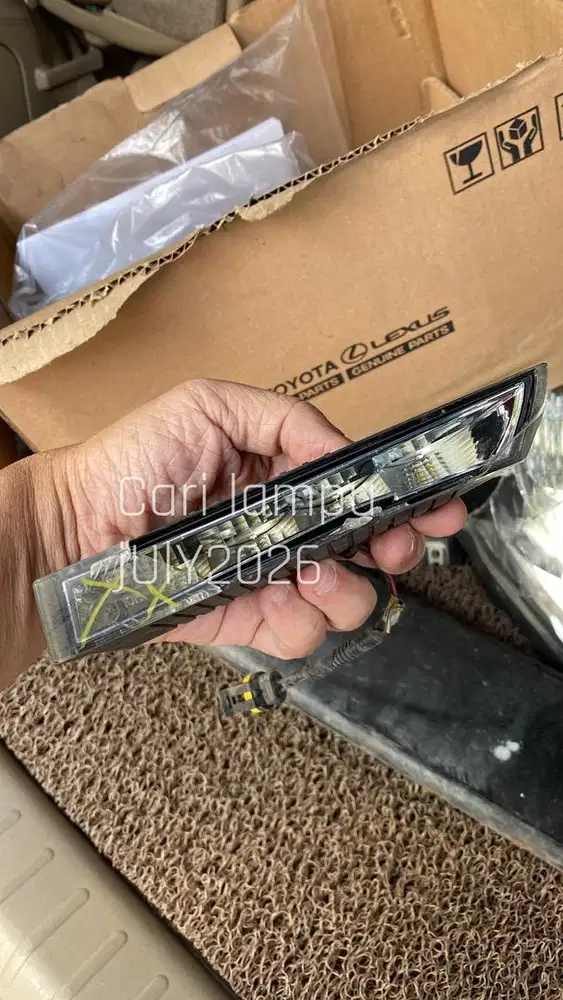 812161A050 Cari\Mau Beli lampu kanan fortuner VNT TRD 2015