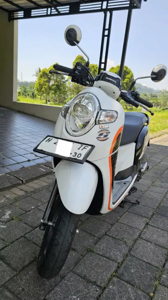 Honda Scoopy 2020 Sporty White Edition