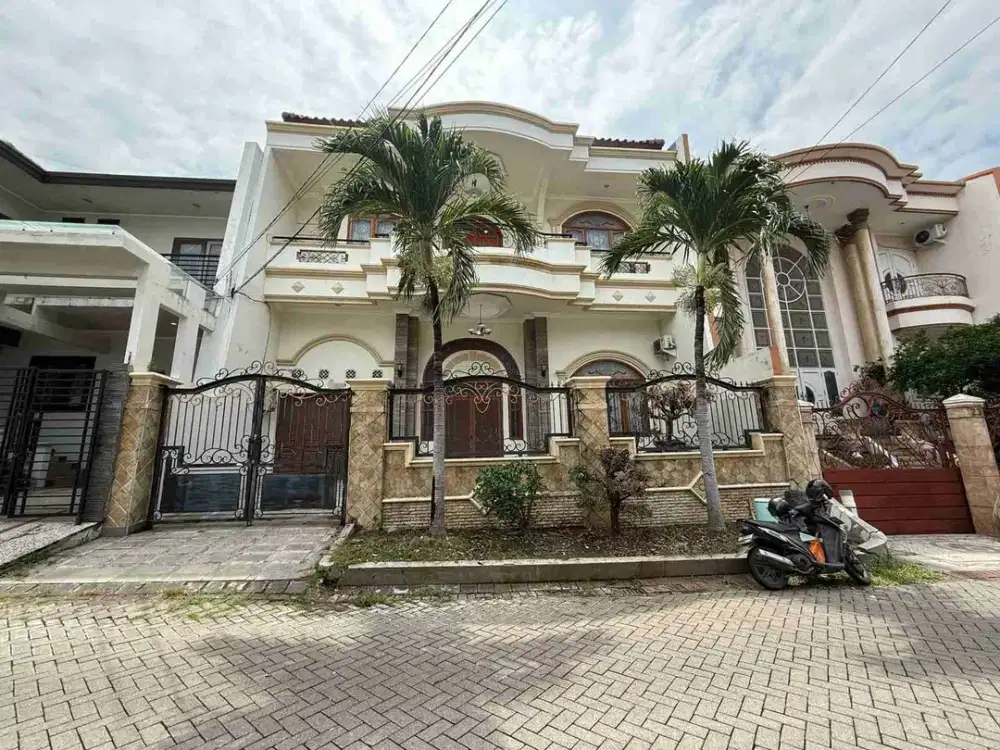 Dijual Rumah Darmo Hill mewah klasik