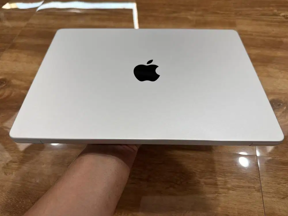 FS: Apple 14 MacBook Pro M4 24GB/1TB (Second like new)