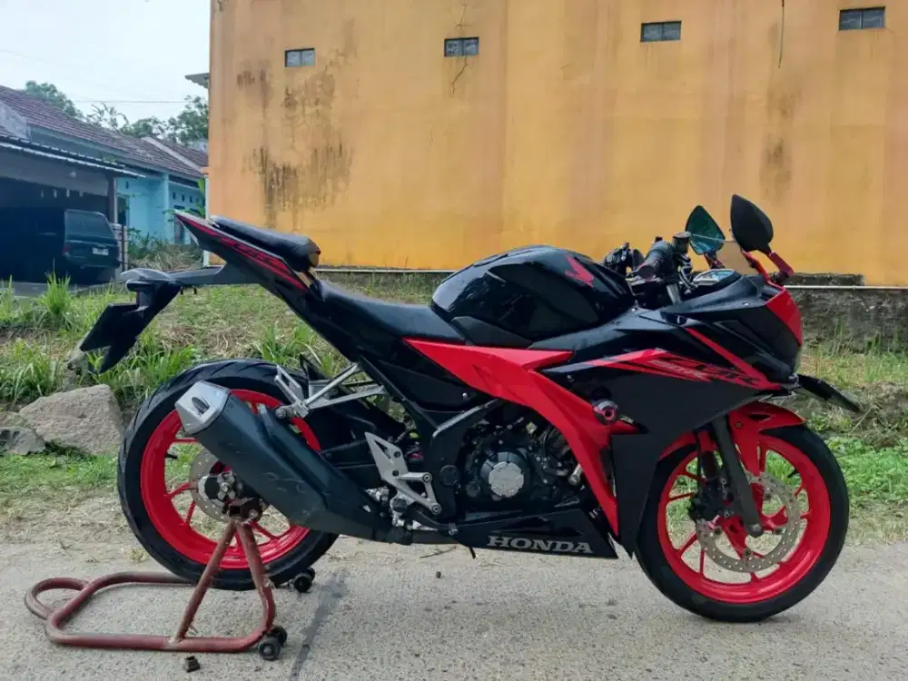 HONDA CBR 150R 2018