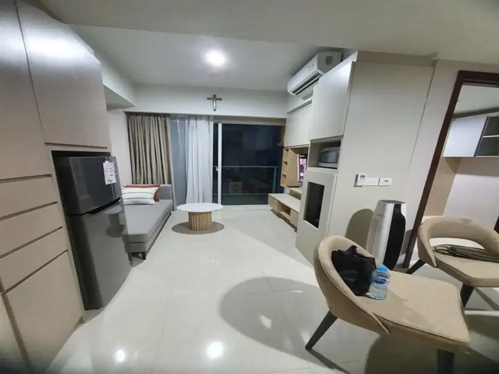 (Min sewa 2th) Tinggal bawa koper! fasilitas dengan Club house Disewakan 3Br full furnished luas dan Nyaman Apartemen Green Sedayu akses Strategis
