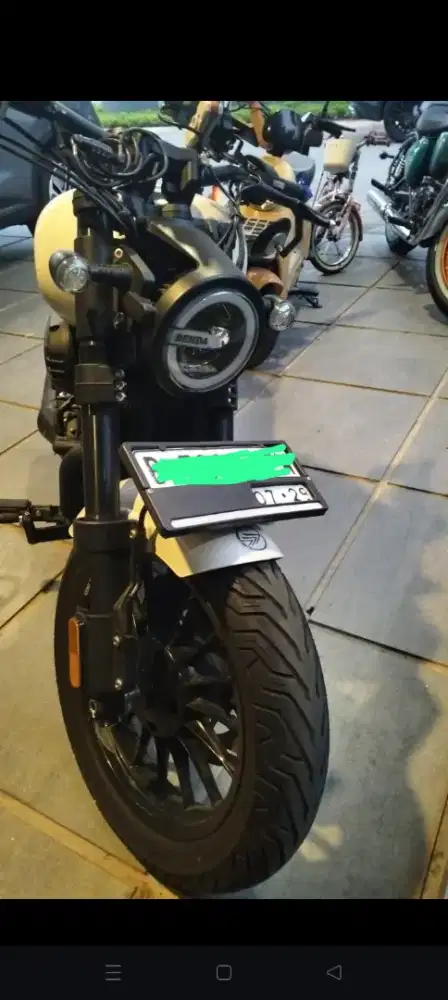 Motor Keeway Benda 252 cc