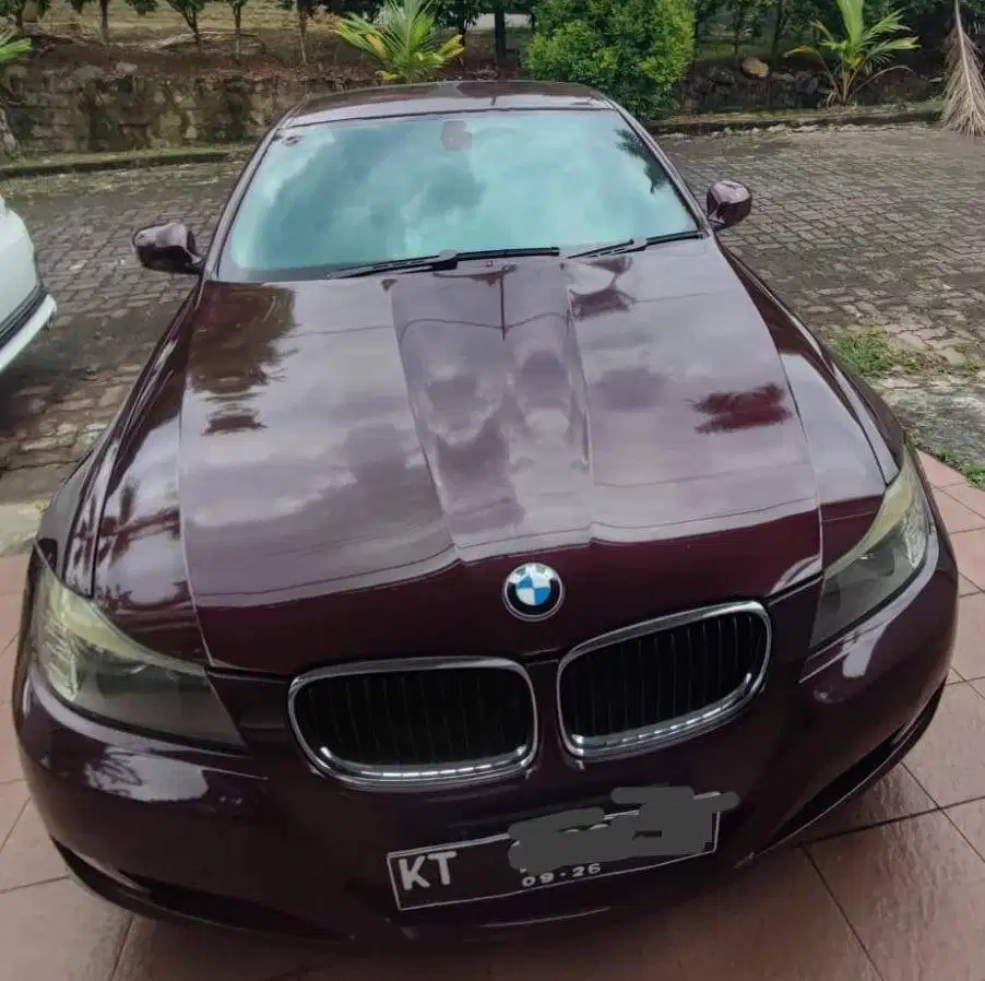 DIJUAL BMW 320i 2.0 E90 Facelift Sedan Bensin-AT 2009 Merah Marun