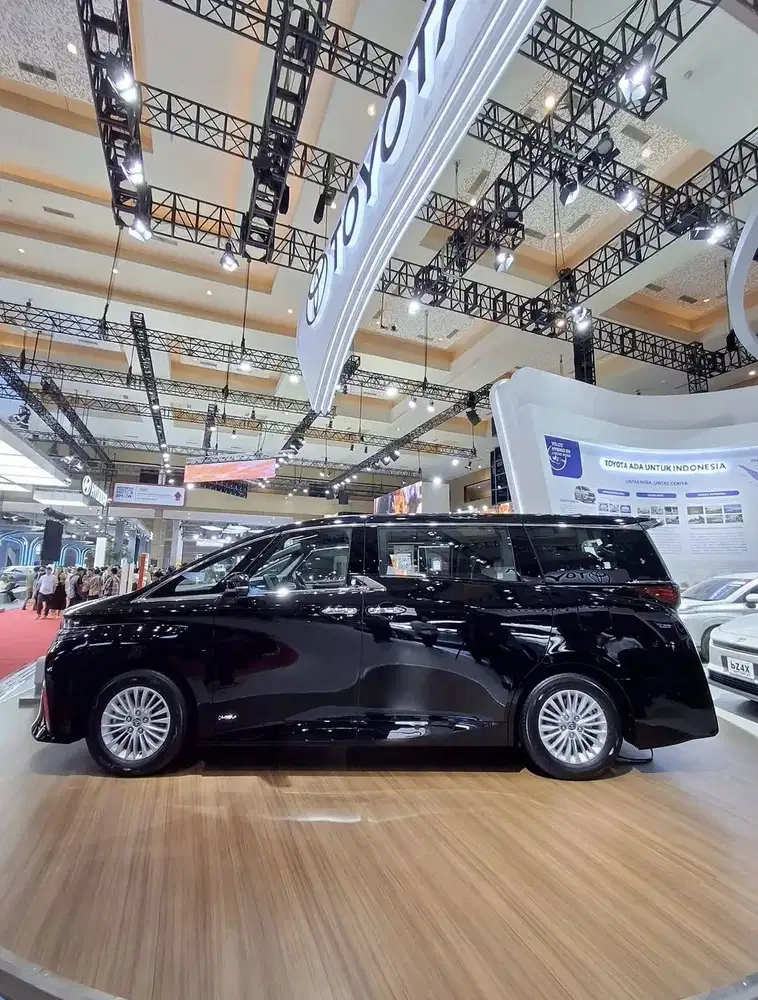 TOYOTA ALPHARD 2.5 HYBRID