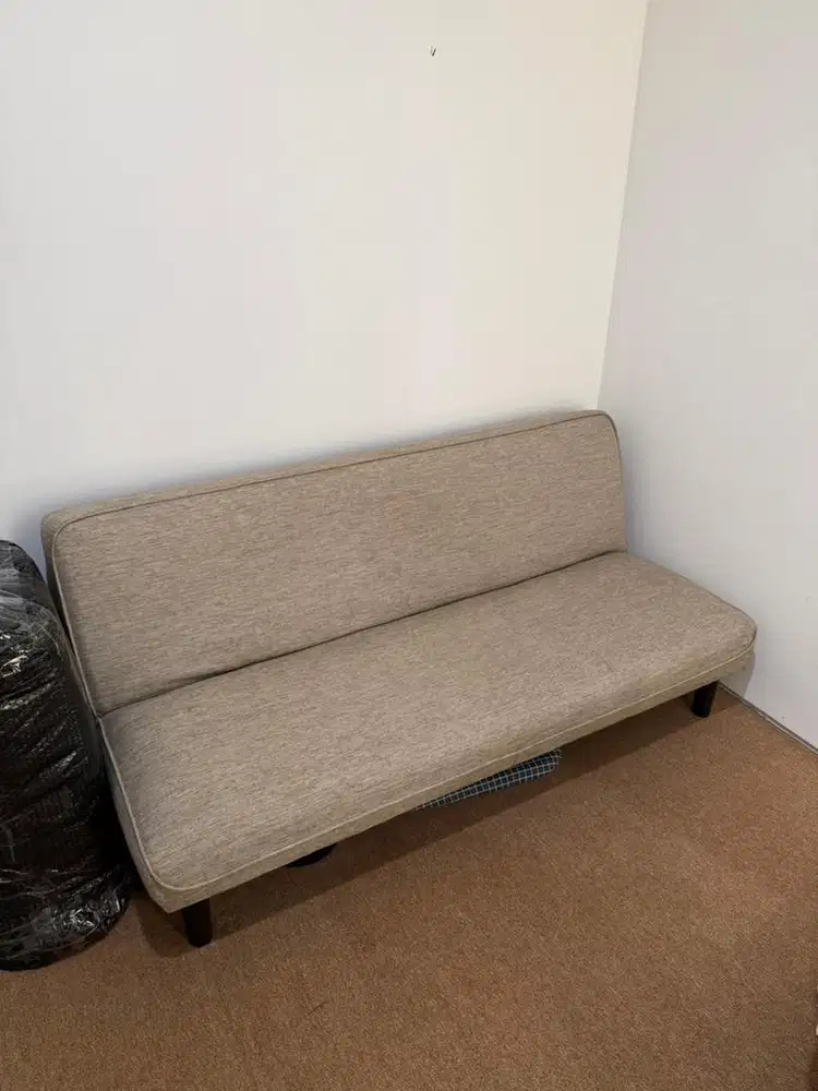 sofa bed dekoruma tipe nobu, masih bagus kondisi tidak ada cacat