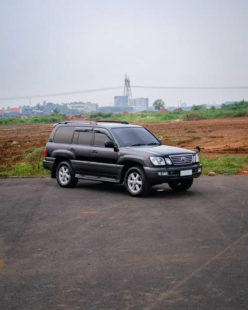 Toyota Land Cruiser Cygnus 2003 JDM Spec