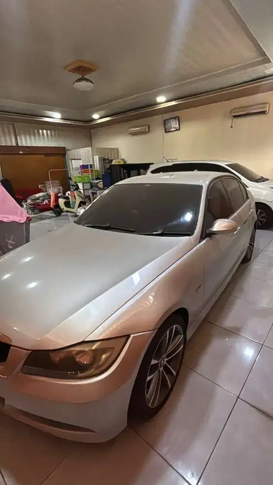 BMW 320i 2008 Bensin