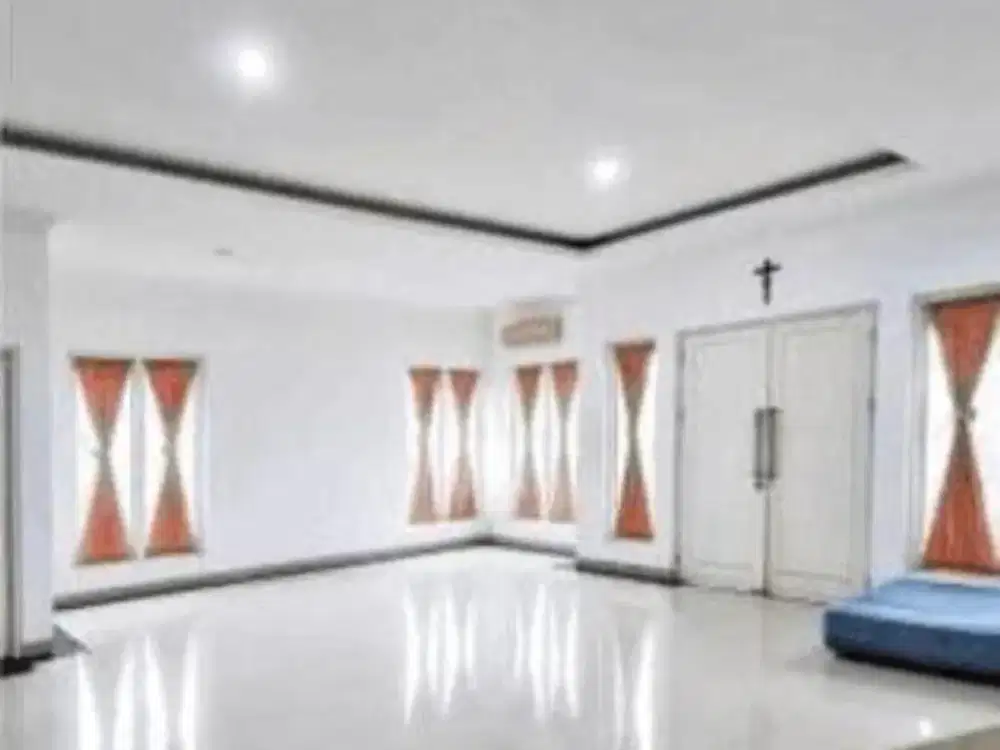 Rumah Hook Tiga Setengah Lantai di Kebun Jeruk Indah Jakarta Barat