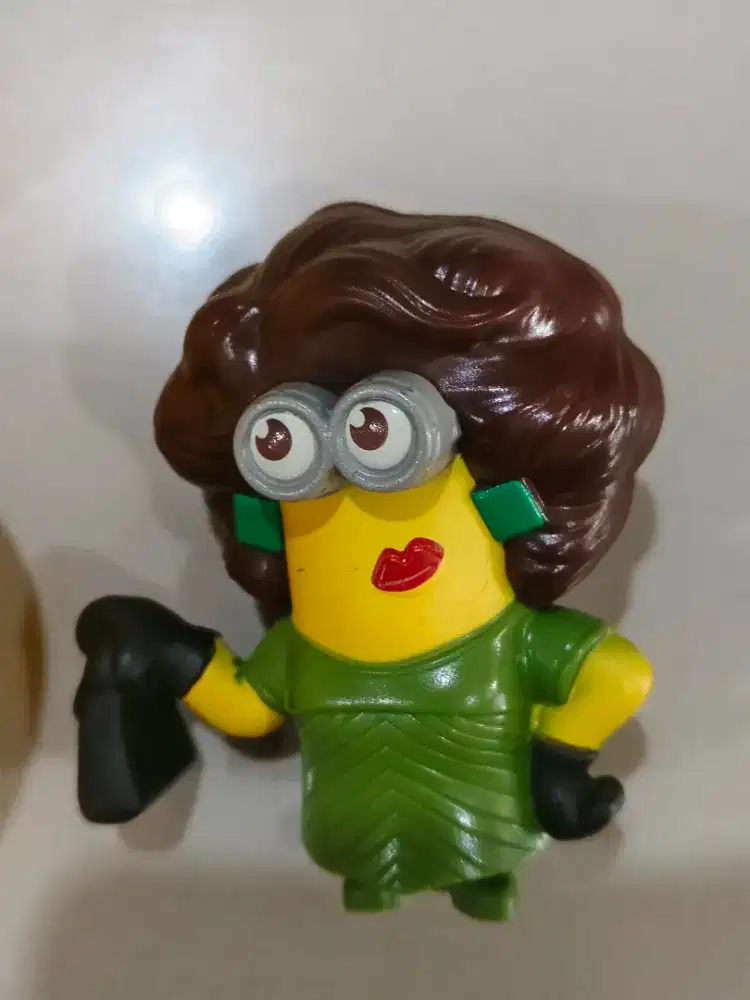Minion action figure including ball