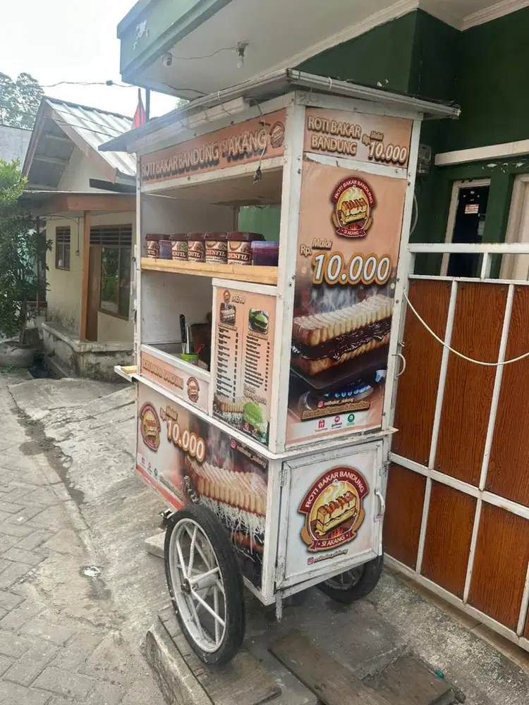 Lowongan jaga stand depan rumah