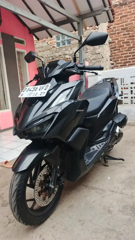 vario 160 2022 glowing