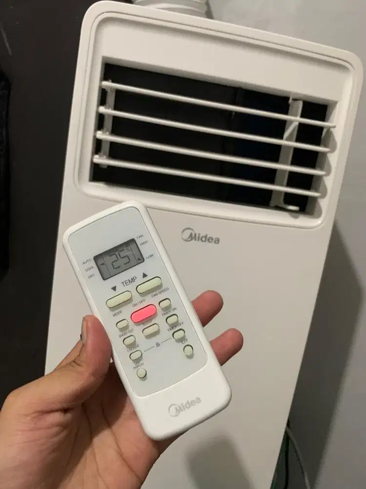 AC Midea Portable 99% seperti baru
