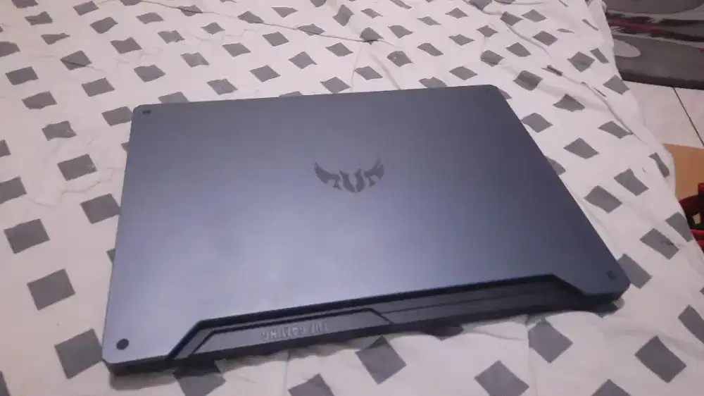 Asus TUf A15 Ryzen 5 4600h. Ram 8 gb ,SSD 512GB ,GTX 1650