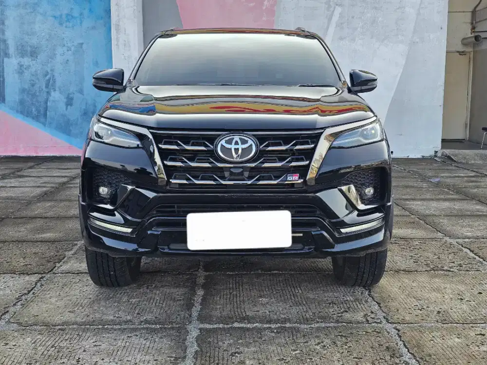 Fortuner GR 2023 2.8 Hitam