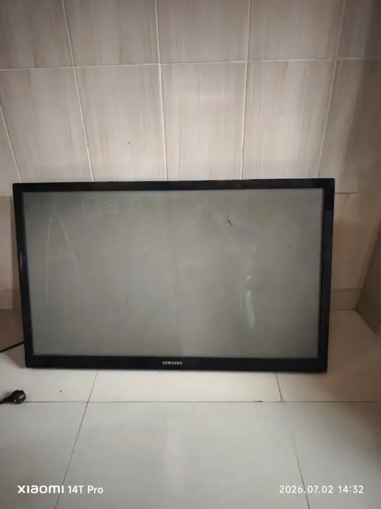 JUAL 2 UNIT TELEVISI (TV) BEKAS KONDISI MATI  MERK SAMSUNG DAN LG