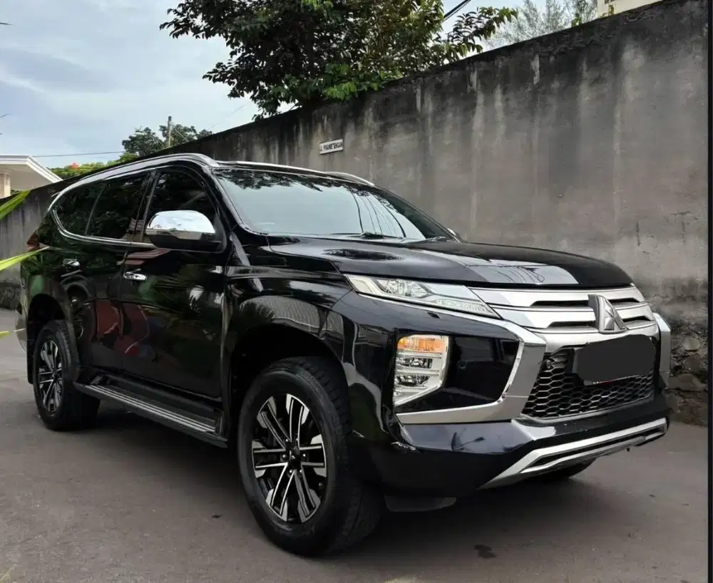 Pajero Dakar A/T 2023/22 Hitam CASH