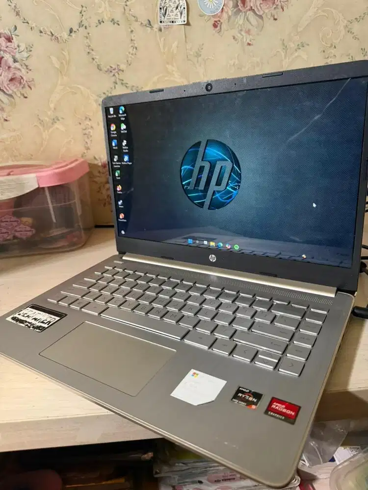 Dijual Laptop HP 14s-fq1xxx,lecet pemakaian,lainnya masih bagus semua