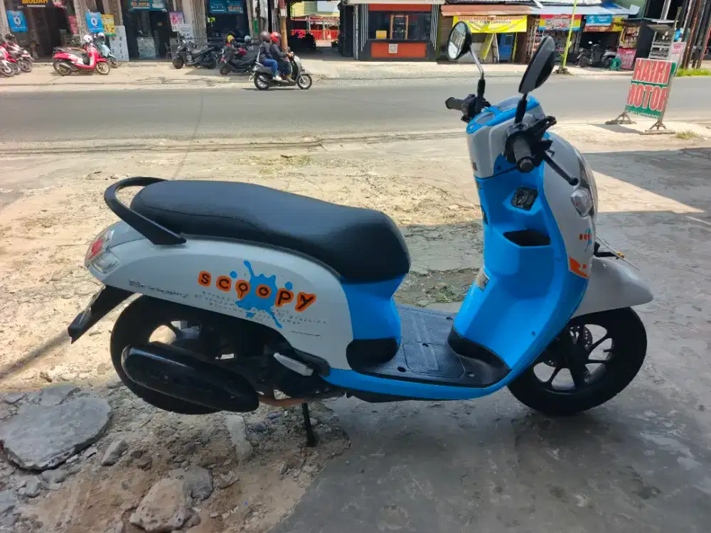 Jual beli scoopy th 2017 samping kompelik Andika hairi motor bjm