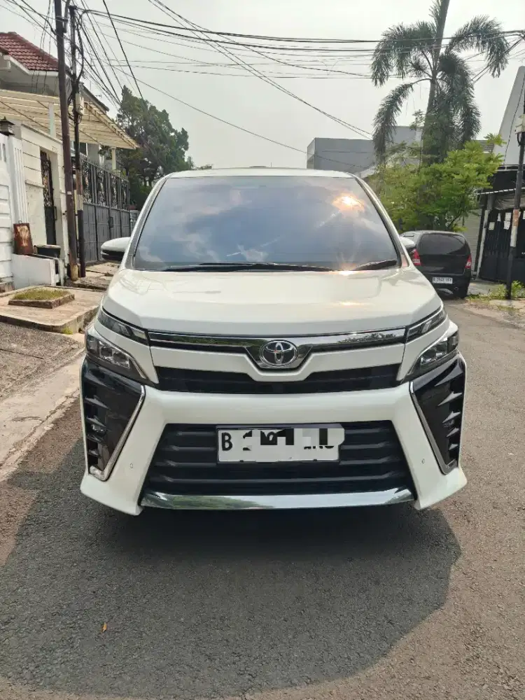 TOYOTA VOXY 2.0 AT 2021