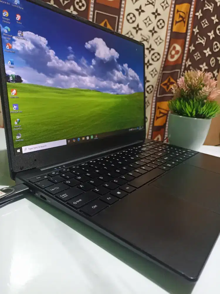 LAPTOP AMOLI. INTEL CELERON N5095. RAM 16GB. SSD 256GB. Rasa Baru.