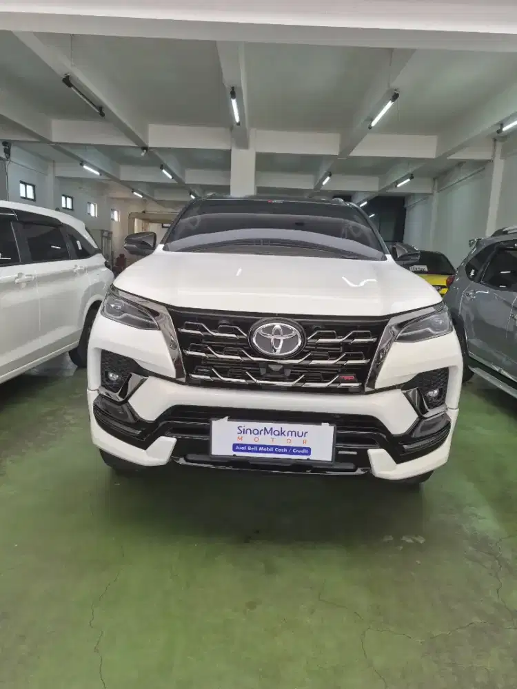 TOYOTA FORTUNER VRZ TRD 2.4 AT KM RENDAH