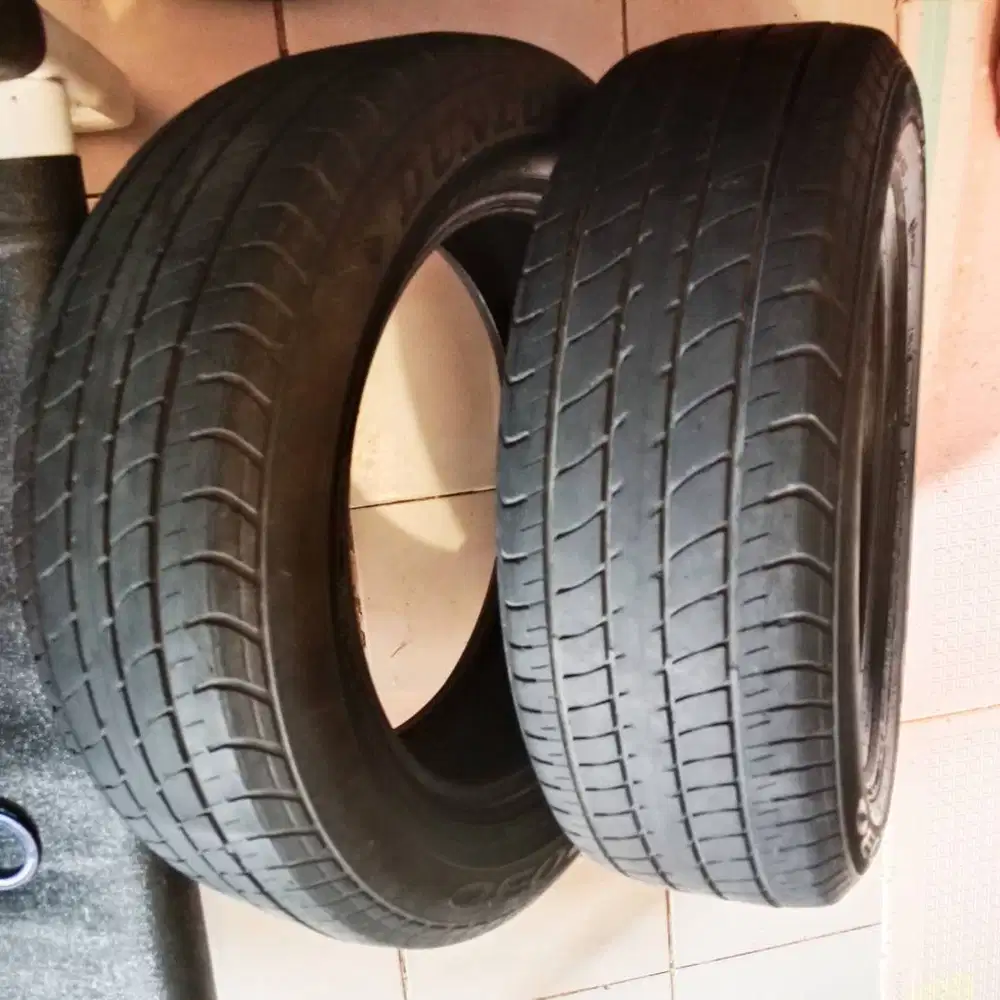 Dijual 2 Ban Dunlop ukr 185/60 Ring 15 kondisi 80%