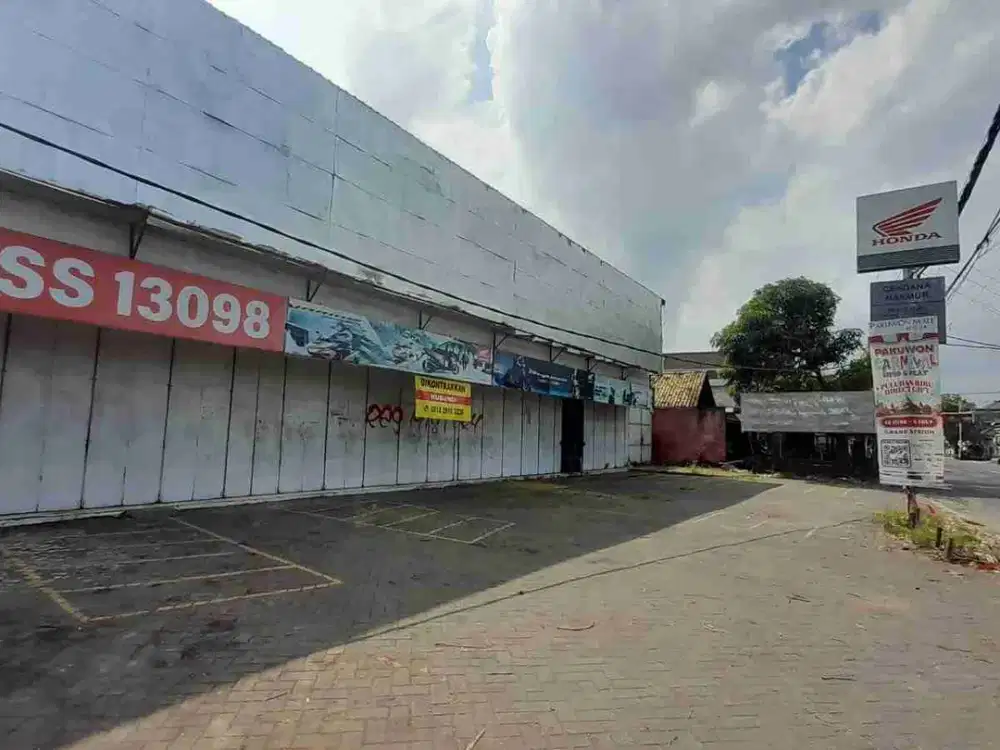 GUDANG 2 LANTAI DENGAN HALAMAN BELAKANG BISA DIKEMBANGKAN DI LOKASI STARTEGIS - YL