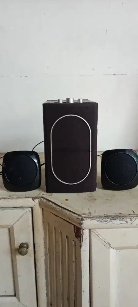 Di jual speaker aktif jadul masih normal merk LG