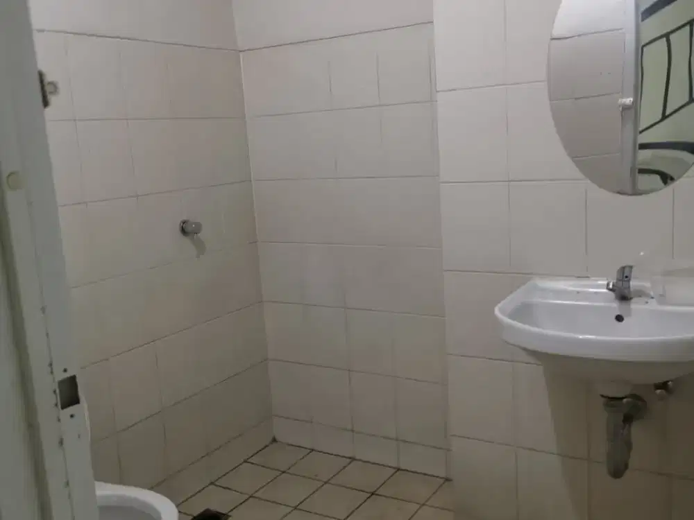 Disewakan Ruko 3 lt di Jakarta Garden City, Cakung, Jakarta Timur.