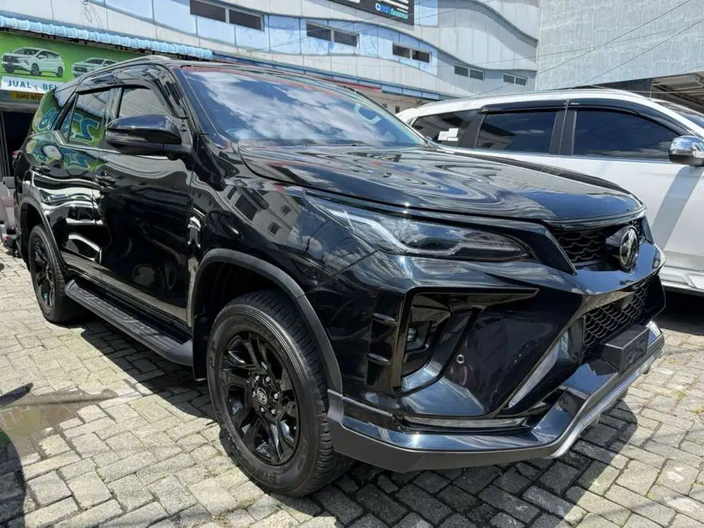 Fortuner 2.8 GR Sport TSS 2024 Hitam