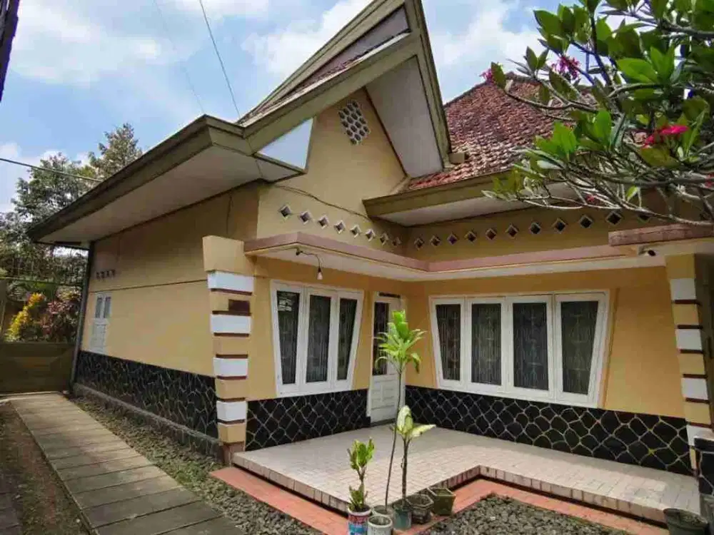 Dijual Cepat Rumah Classic Kolonial Lokasi Poros Jalan Daerah Gondanglegi Kabupaten Malang