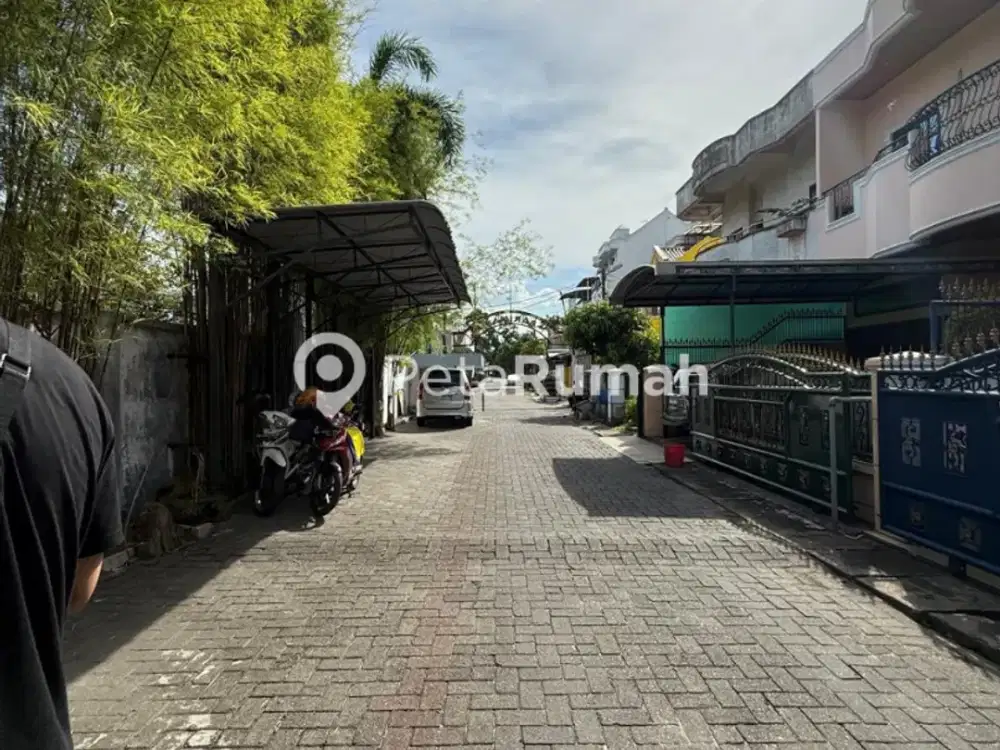 DIJUAL VILLA JALAN PUTRI HIJAU KOMPLEK SARIMAS - DAERAH PUSAT KOTA MEDAN (indra & andy)