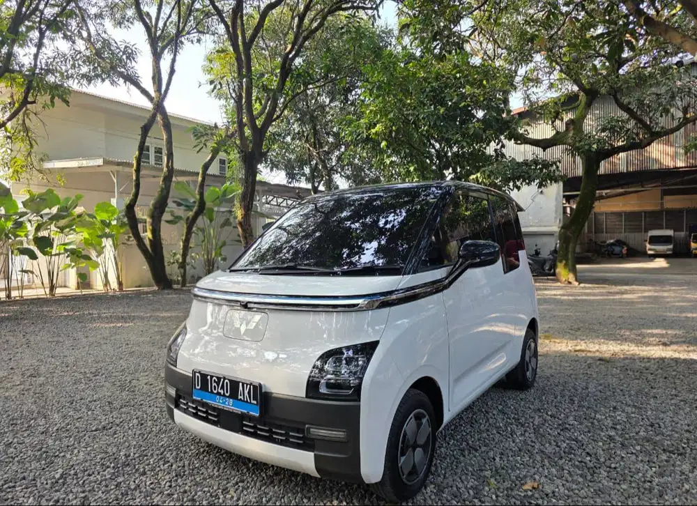 KM 11.000 Wuling Air EV Long Range 300 AT Matic 2022 ASTINA MOBIL PRO