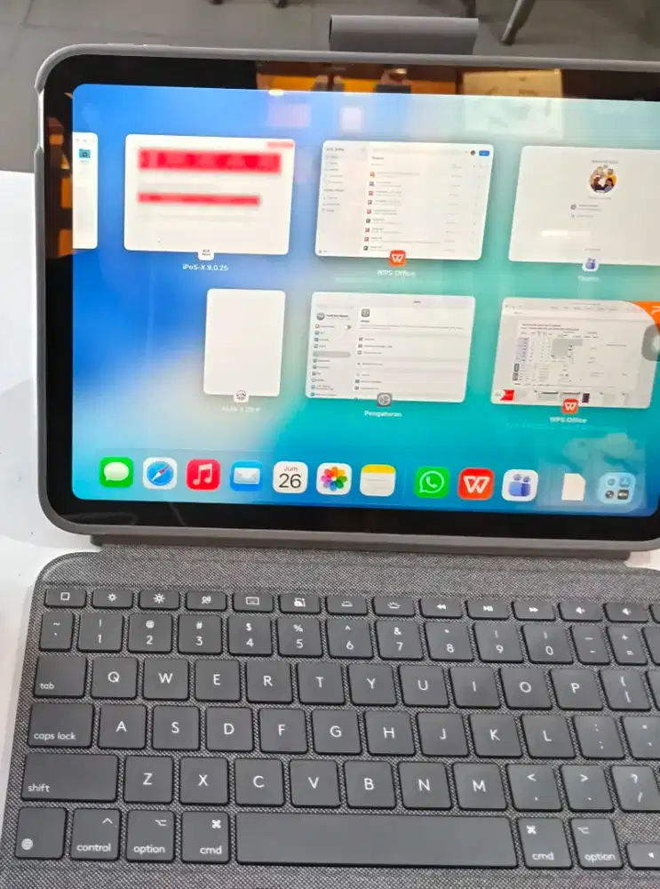 iPad gen 11 A 16 + keyboard logitec