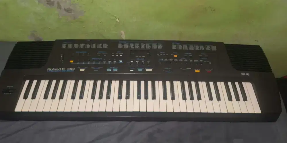 Keybort Roland e 38
