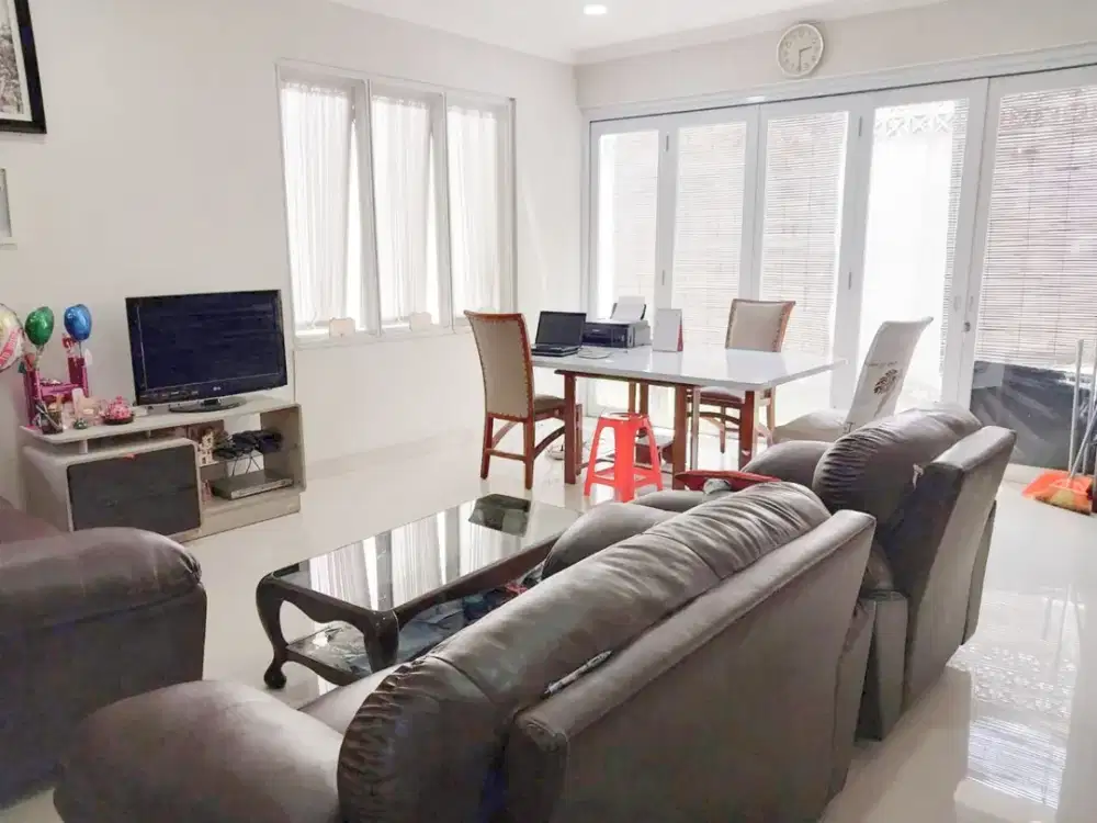 DIJUAL HARGA MIRING DI NEGO SAMPAI DEAL SAJA! RUMAH OLEASTER GADING SERPONG SEMI FURNISHED