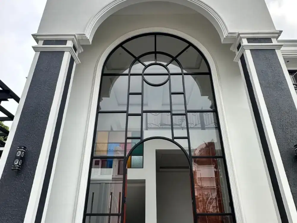 DIJUAL RUMAH MEWAH AMERICAN CLASSIC SENTUL CITY COCOK UNTUK INVESTASI AKSES MENUJU JALAN TOLL