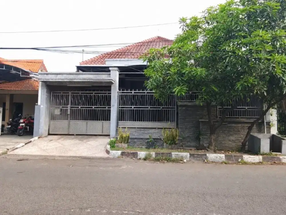 Rumah GAYUNGSARI Strategis, Row Jalan 5 Mobil