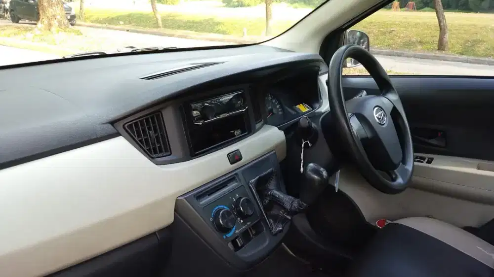 Di jual mobil sigra 2020