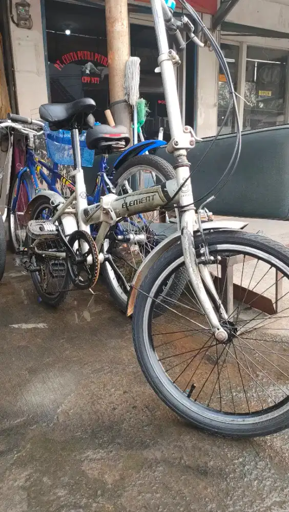 Sepeda lipat r20 merk Element speed 7 semua normal ya di Jamin 400rb.
