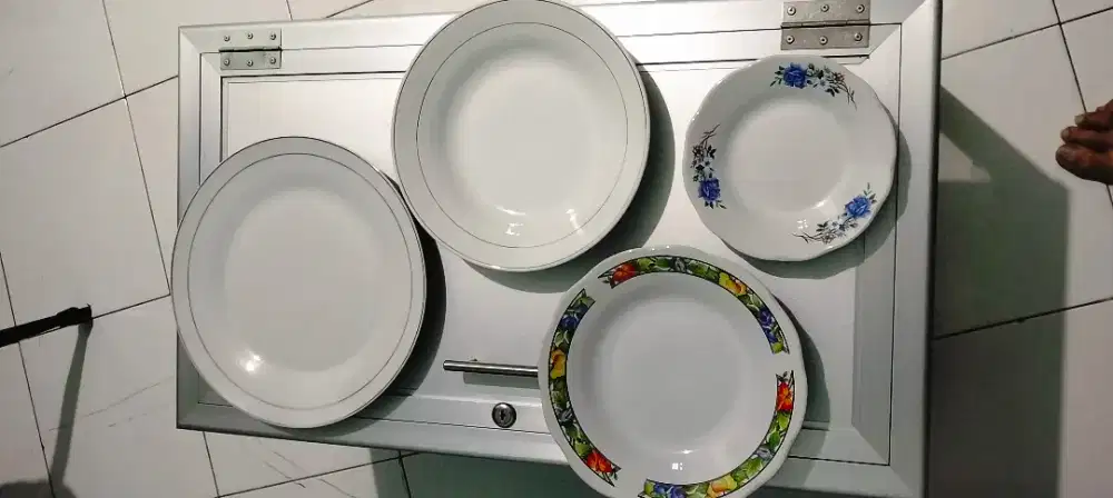 Piring Makan Nasi padang dan piring kecil